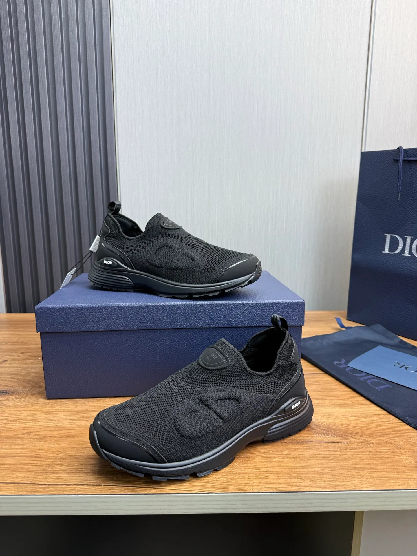 Men's shoes 💰580💰 Dior Dior B30 latest hot model shipped, original 1:1 manufacturing ▪️ Fabric: Original custom fly woven ▪️ Lining: Imported breathable mesh ▪️ Sole: Original molded non-slip outsole ▪️ Size: 38-45 (custom-made 45 non-returnable)